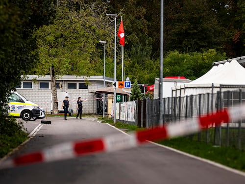 Morte al rave, preso uno svizzero. Dai bossoli alla fuga: tutti i dubbi