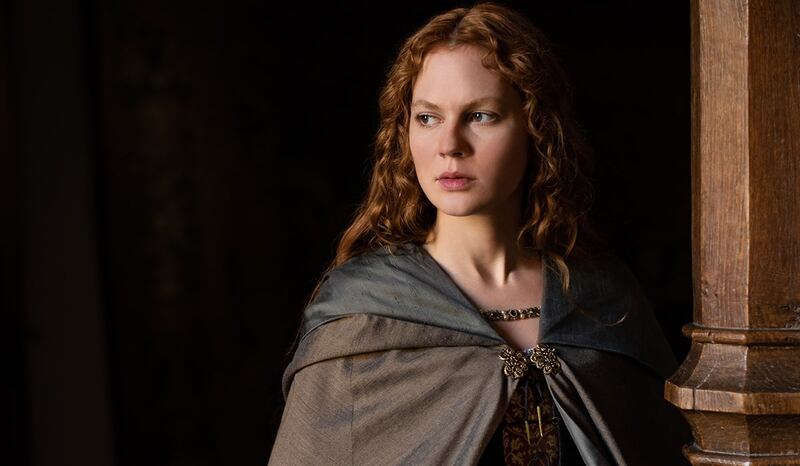 Becoming-Elizabeth-serietv1
