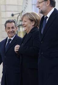 L'abbraccio a Parigi dei leader mondiali 13