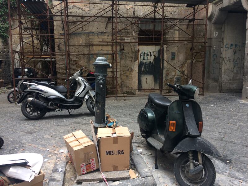 "Noi, ostaggio di degrado e topi nel centro antico di Napoli" 6