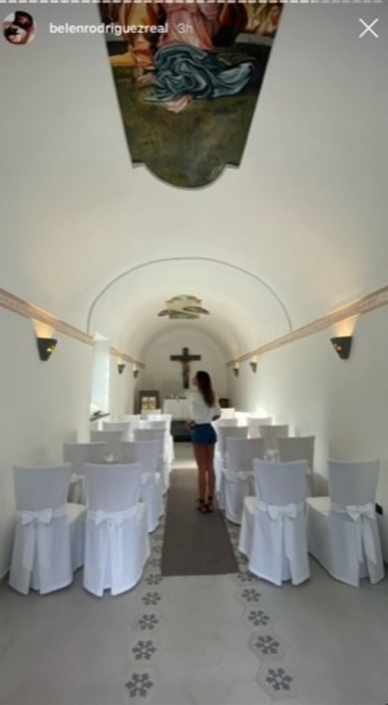 Belen Rodriguez in chiesa