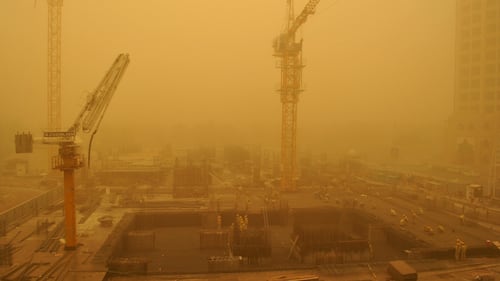 Una tempesta di sabbia a Dubai 5