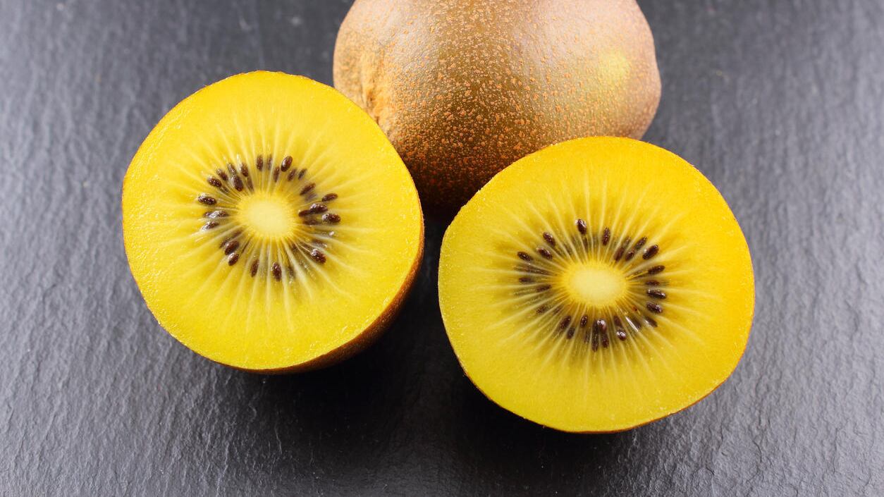 Kiwi giallo: ecco perchè mangiarlo al mattino. Ricco di vitamina C e contro la stitichezza