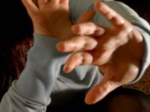 Brindisi, donna aggredita con spray al volto. Ma non era acido