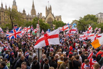 Londra, migliaia di partecipanti in memoria di Charlie Kirk 5