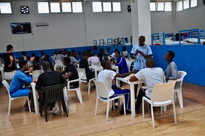I migranti della Open Arms e della Gregoretti a Pozzallo 1