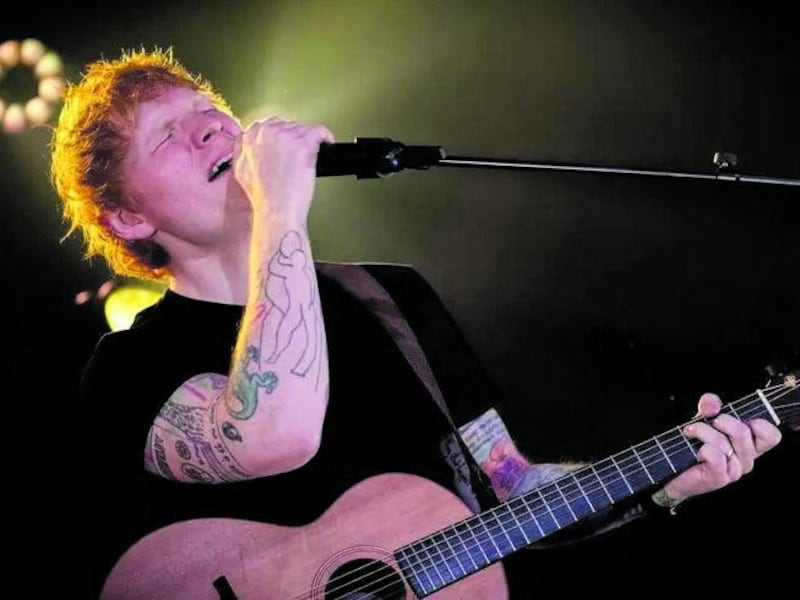 La musica pro Pal “isola” Ed Sheeran. Esclude un rapper e tutti lo mollano