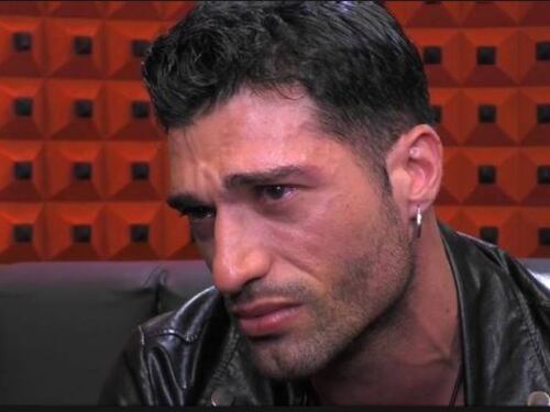 Gf, Michael Terlizzi preso in giro per il suo difetto fisico: "Calamaro"
