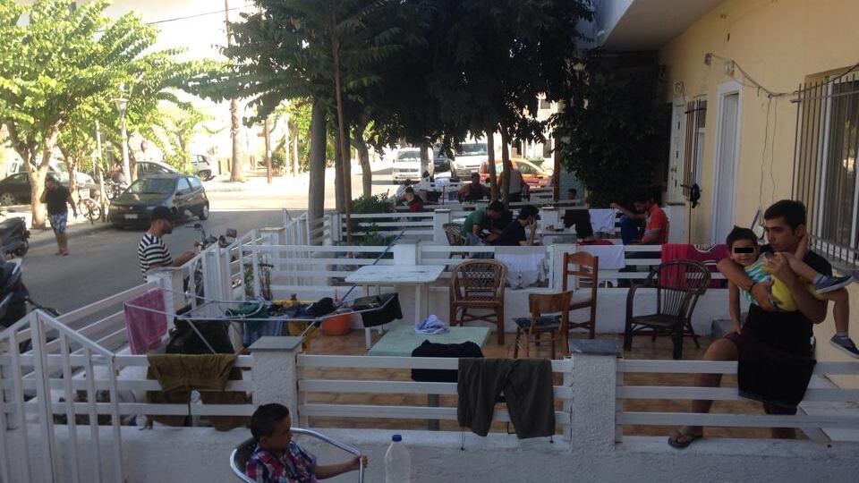 Kos, viaggio nell'hotel occupato dai migranti