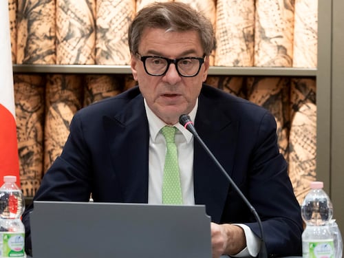 Manovra, Giorgetti alle banche: “Tassa da 5 miliardi sostenibile”