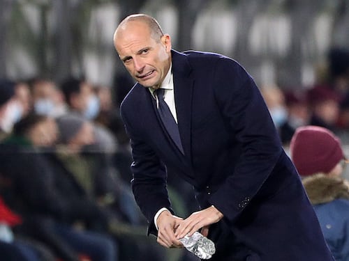 Caso Dybala e poco Allegri. La Juve si arena in laguna