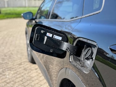 Citroen C4 X 2025: guarda la gallery del crossover coupè, anche ibrido 12
