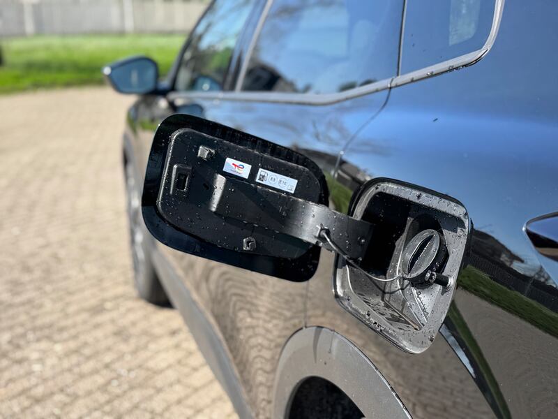 Citroen C4 X 2025: guarda la gallery del crossover coupè, anche ibrido 12