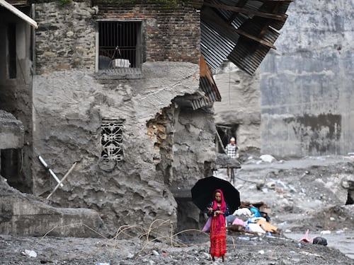 Nepal si aggrava ancora il bilancio delle innondazioni: oltre mille vittime