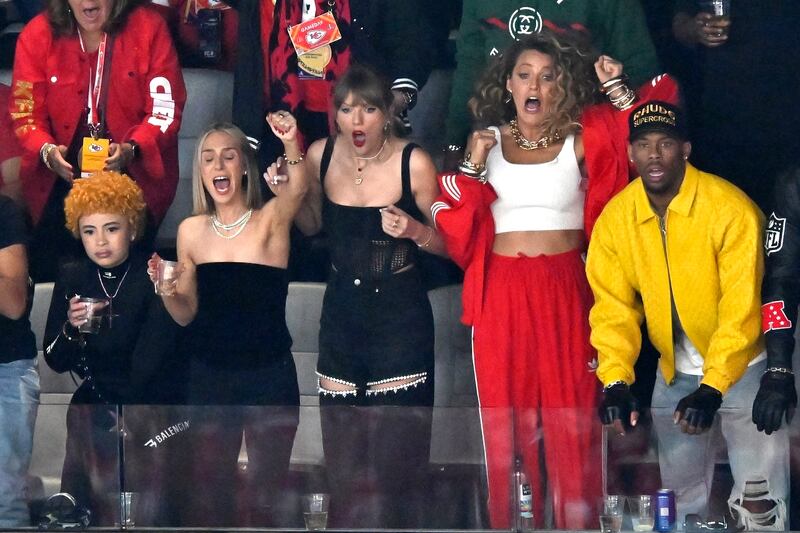 Super Bowl, Taylor Swift festeggia con il fidanzato 7