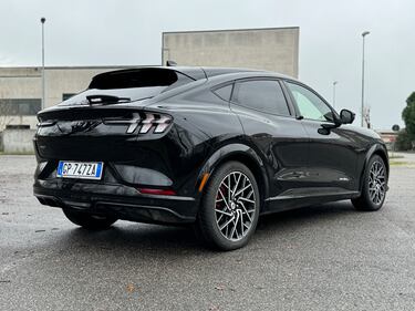 Ford Mach-E GT 2024: guarda il VIDEO in pillole del SUV sportivo elettrico 11