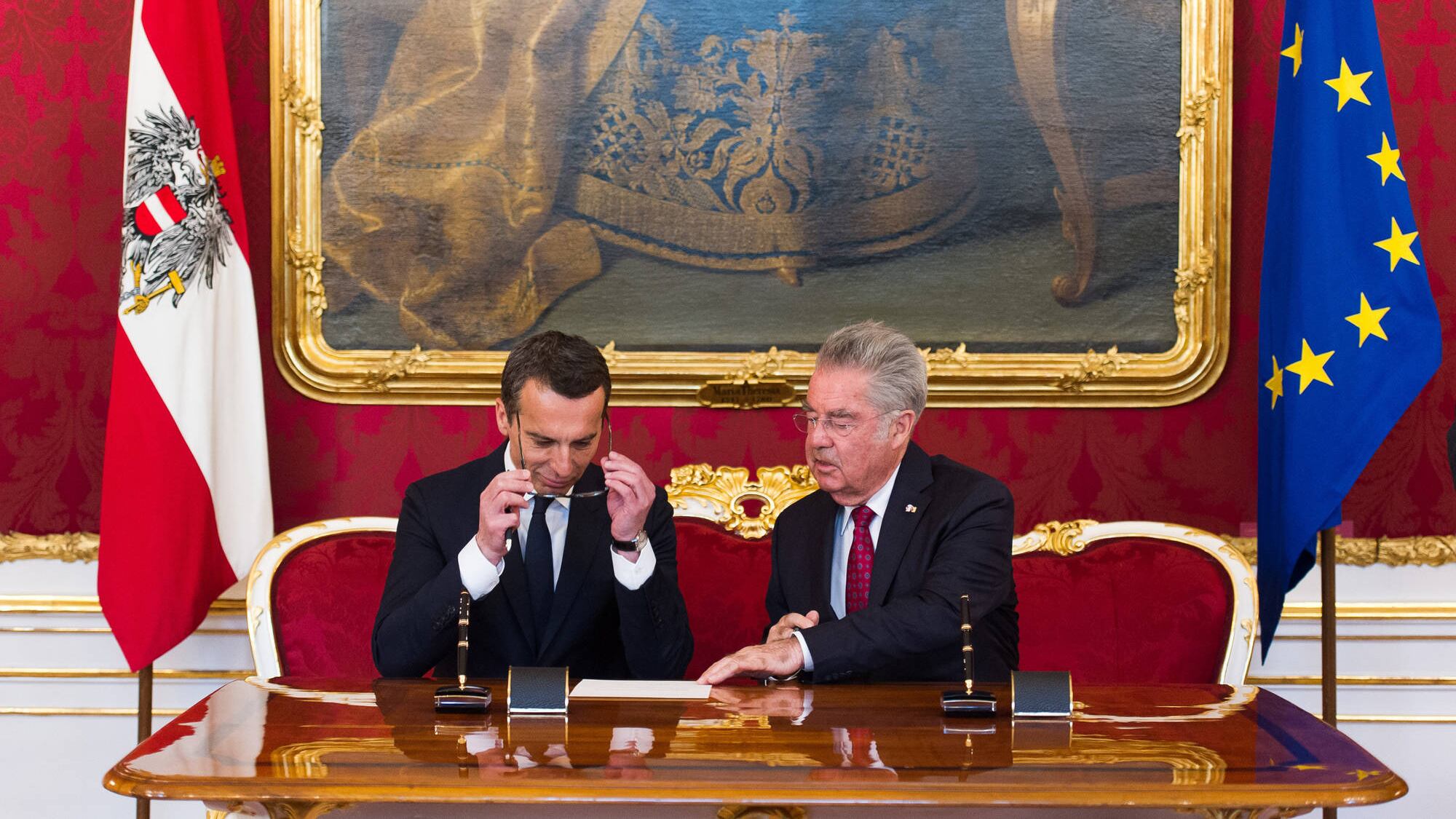 Austria, giura il neocancelliere: "Ma la gente non si fida più"