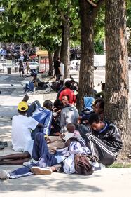 La farsa di Pisapia: immigrati sgomberati ​fuori dalla stazione 3
