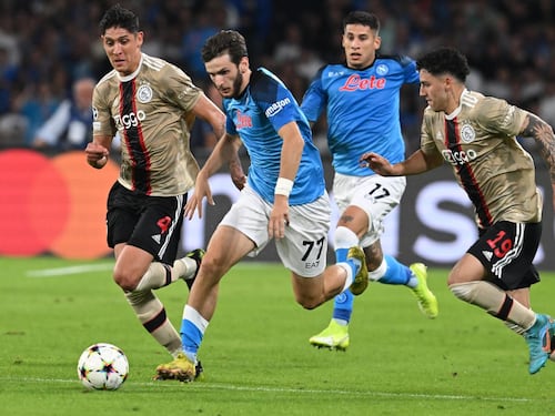 Napoli incontenibile, Ajax travolto 4-2. Azzurri agli ottavi di Champions