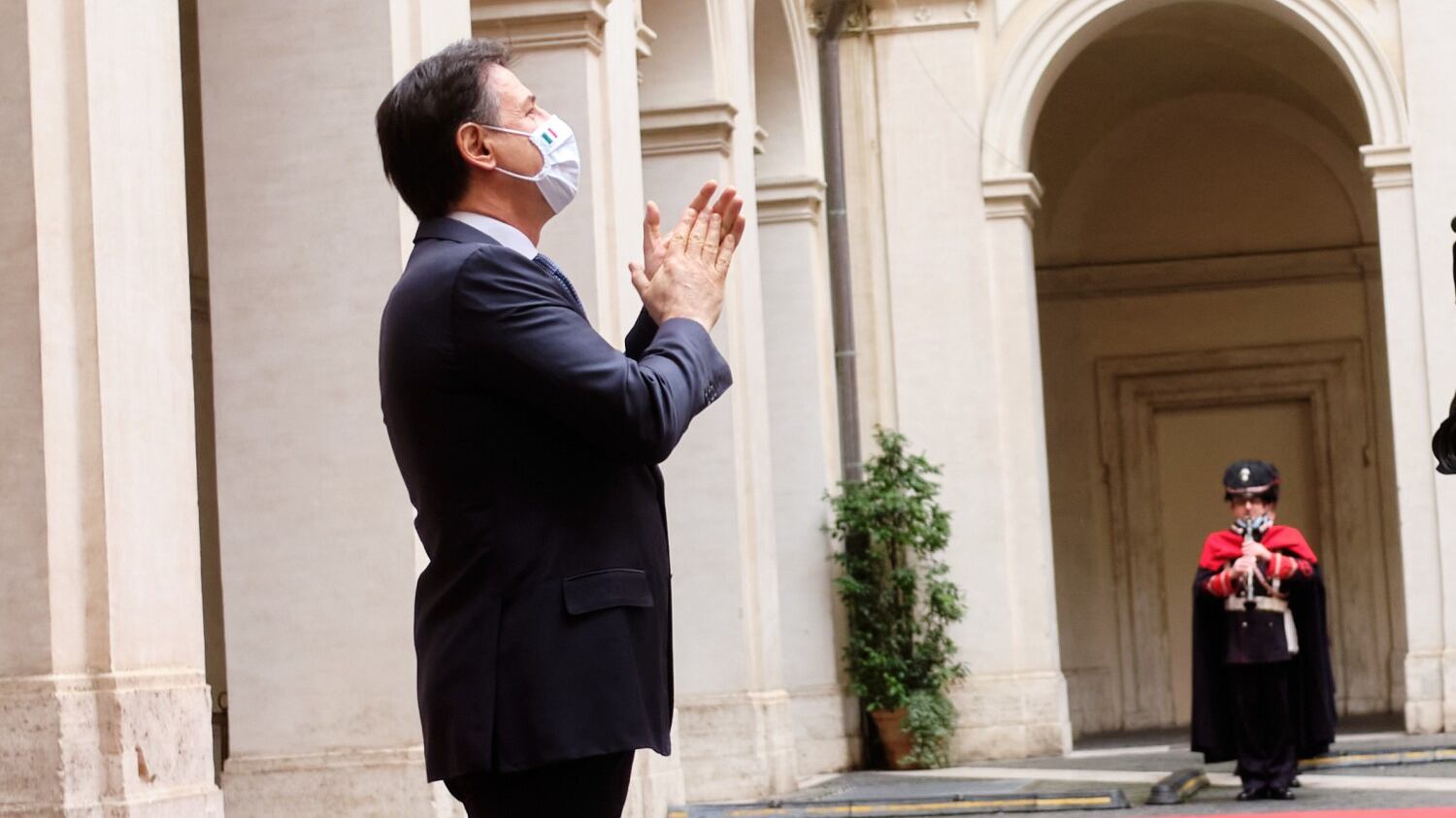 La verità sugli applausi a Conte. Ecco quello che nessuno vi dice