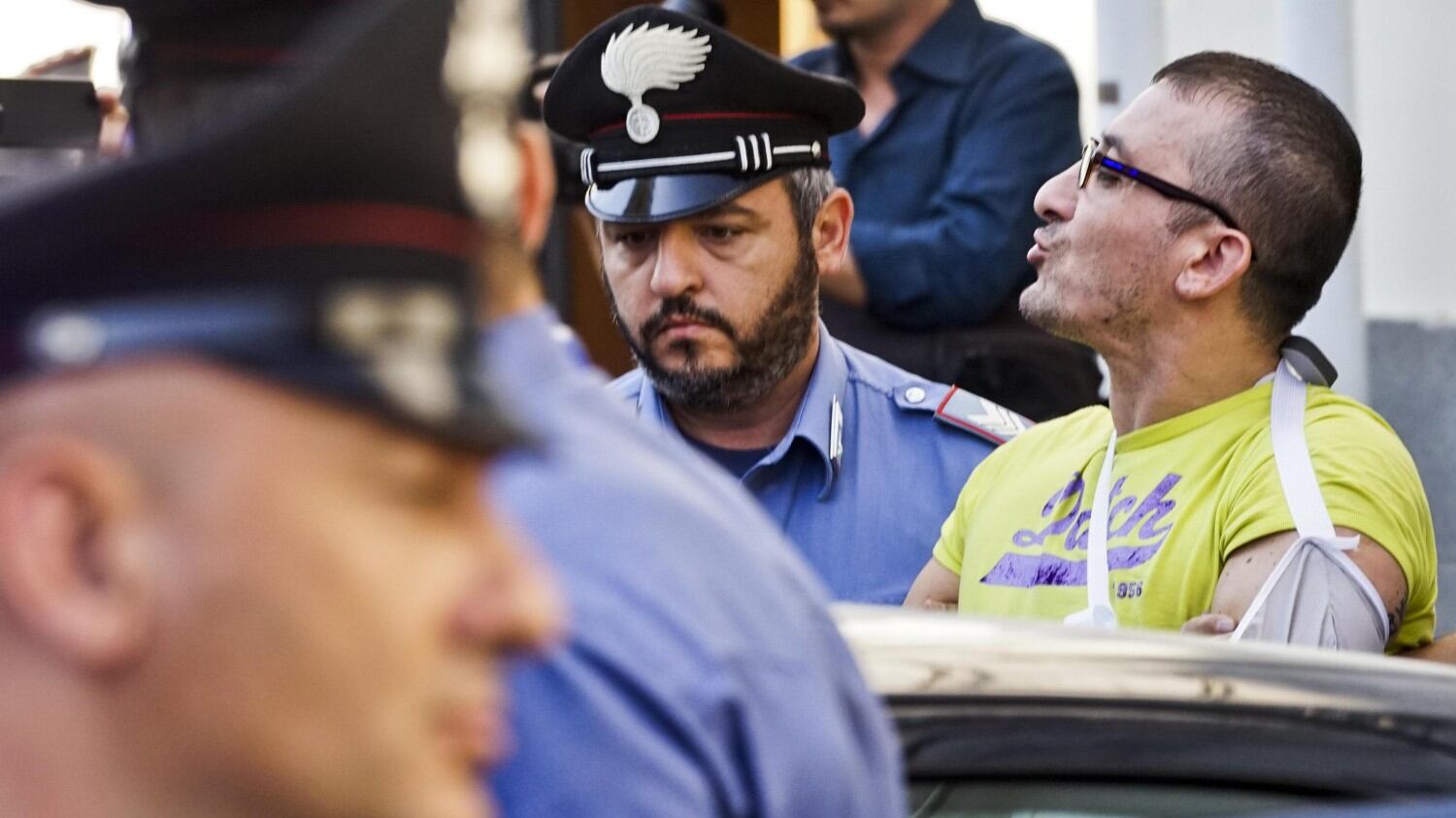 Arrestato boss Cimmino tra gli applausi dei familiari