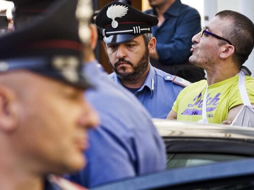 Arrestato boss Cimmino tra gli applausi dei familiari
