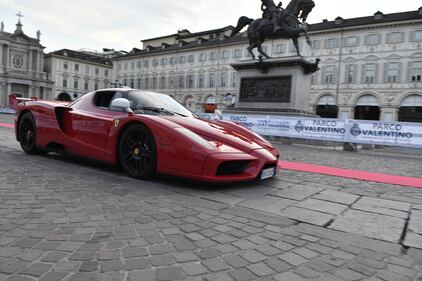 Sfilata di automobili a Torino per il Motor show 8