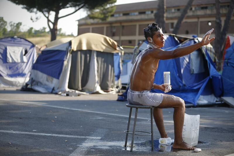 Blitz della polizia nella tendopoli dei migranti alla Stazione Tiburtina 8