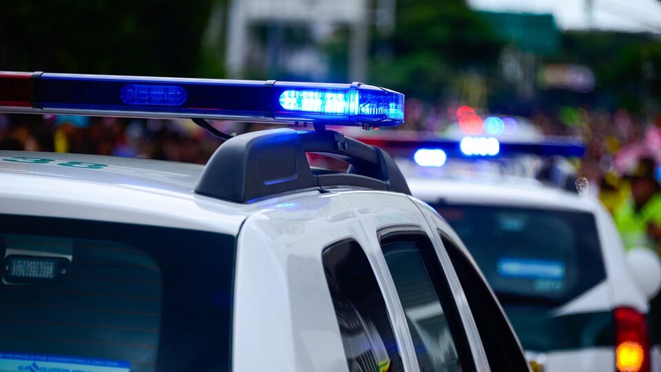 Genova, poliziotto lo salva dal suicidio e lui lo accoltella
