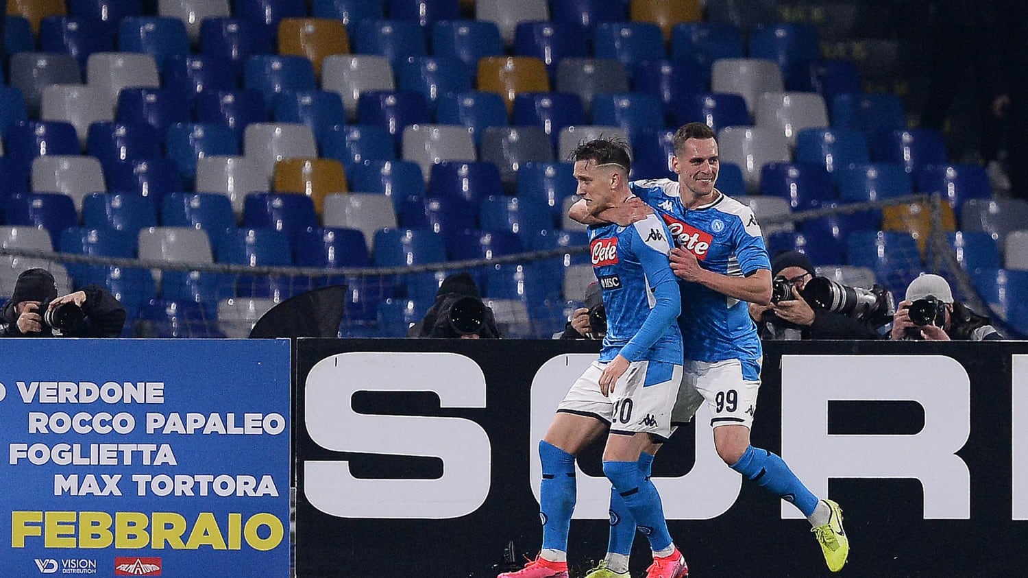 Il Napoli tiene vivo il campionato: Juventus battuta 2-1