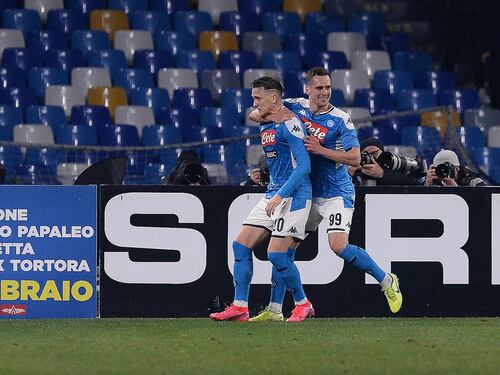 Il Napoli tiene vivo il campionato: Juventus battuta 2-1