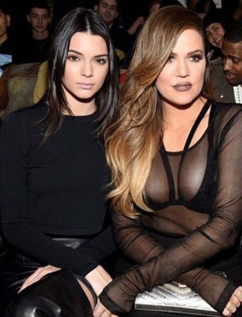 Kim Kardashian e la sorella Khloe litigano per chi è più famosa: "tu hai un complesso d'inferiorità" 18
