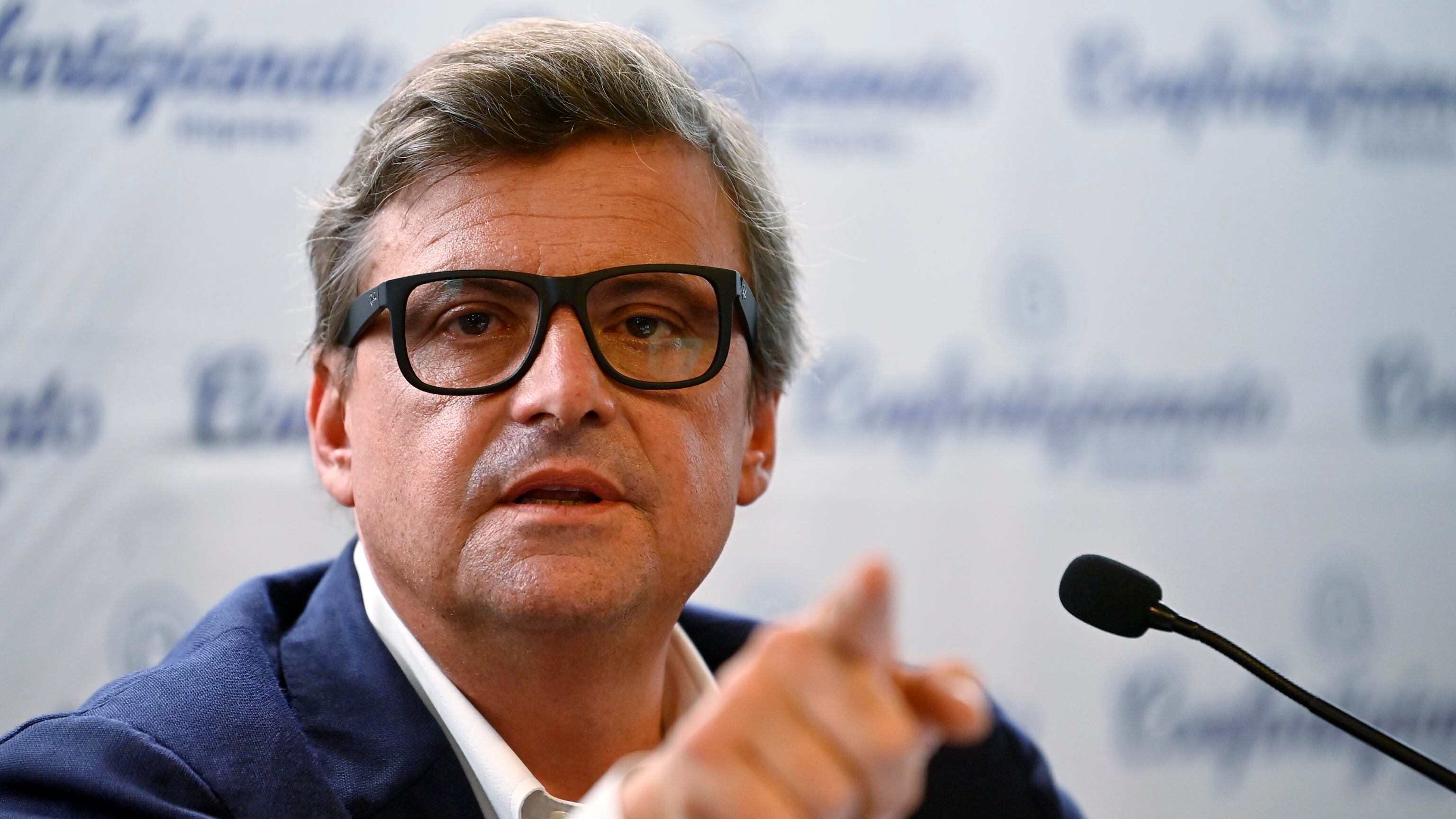 "Accordo su Lazio e Lombardia o nulla". L'ultimatum di Calenda al Pd