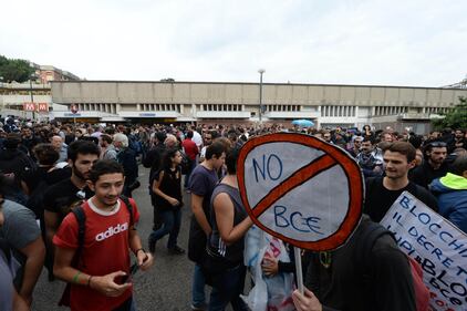 Napoli, cortei anti Bce 1