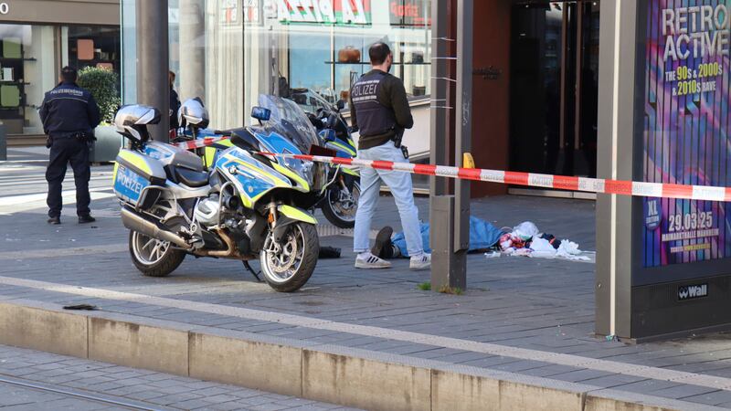 Auto sulla folla a Mennheim: le foto della tragedia 3