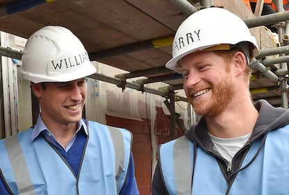 William e Harry, principi muratori per un giorno 9