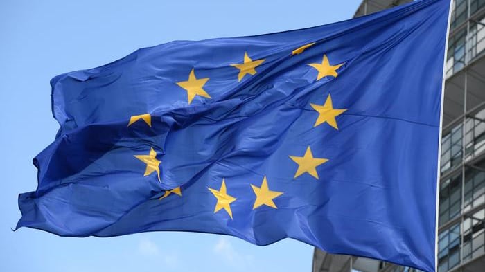 Vacche, pipistrelli e bachi da seta. Così l'Europa butta i nostri soldi