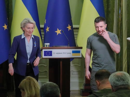 Il ritorno della Von der Leyen. "L'Ucraina sul binario giusto per un ingresso in Europa"