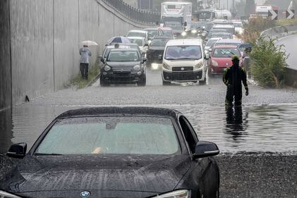 Il ponte crollato e le frane: i danni del maltempo al Nord 1