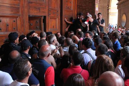 Taranto, protesta dell'Ilva