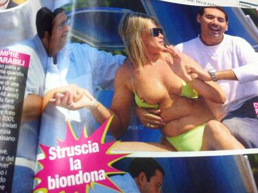 Fabio e Mingo in compagnia di una sexy modella 3