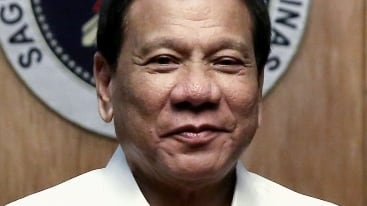 "Arrestate per i No Vax". Il pugno di ferro di Duterte