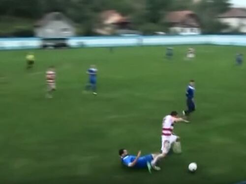Orrore in campo, perde un testicolo dopo un calcio dell'avversario