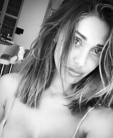 Belen Rodriguez, sexy in bianco e nero 7