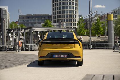 Toyota Prius Plug-In 2023: guarda tutte le foto 4