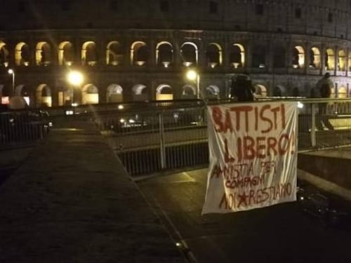 Battisti, l'allarme dei servizi: "Lotta armata in suo nome"