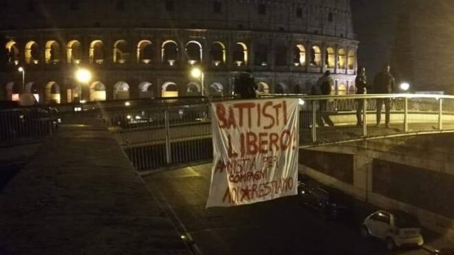 Battisti, l'allarme dei servizi: "Lotta armata in suo nome"