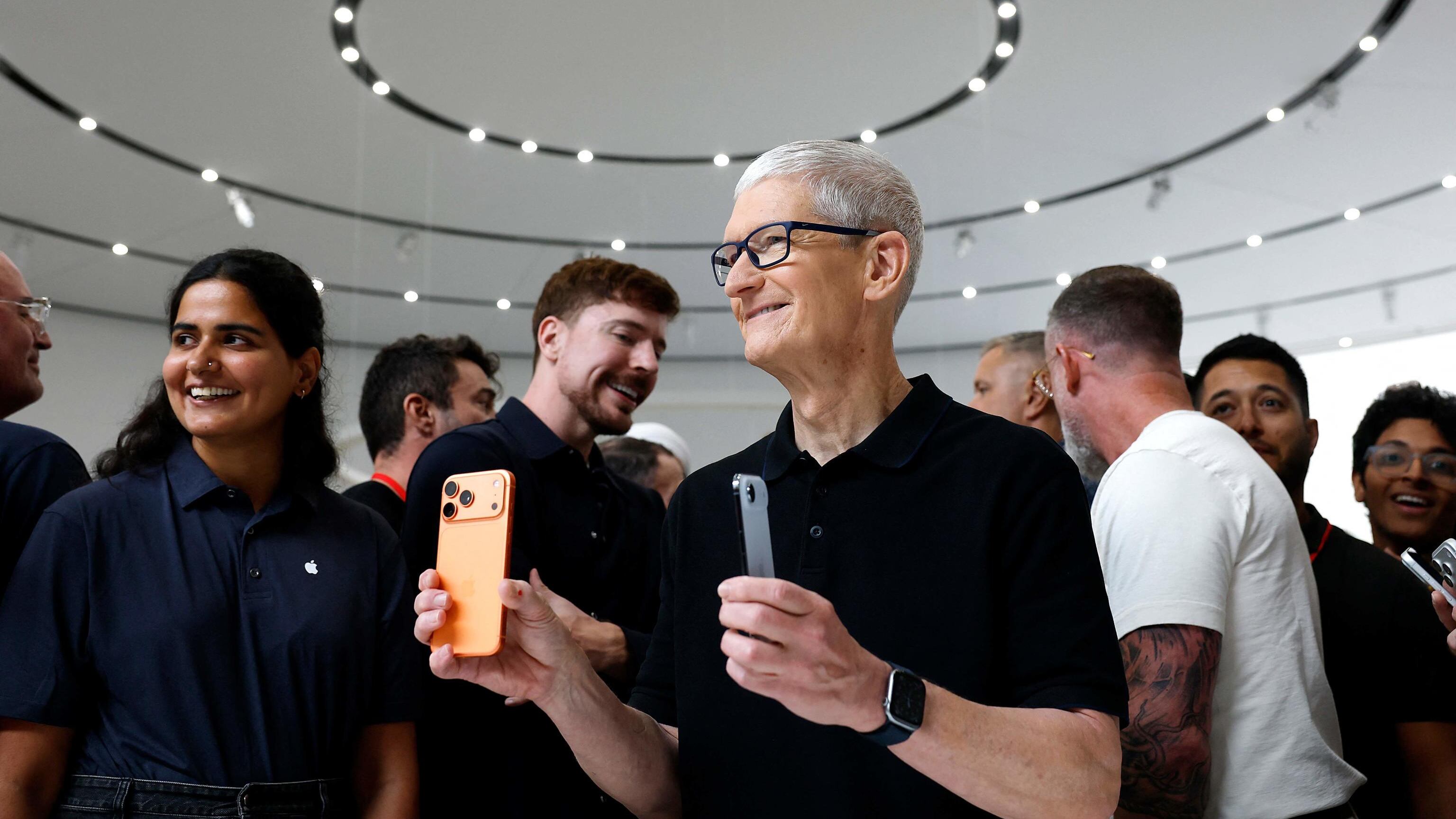 "AirPods" con traduttore live. E l'iPhone 17 si fa sottiletta