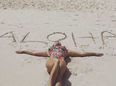 Kelly Brook nella vasca, lato B in evidenza 12