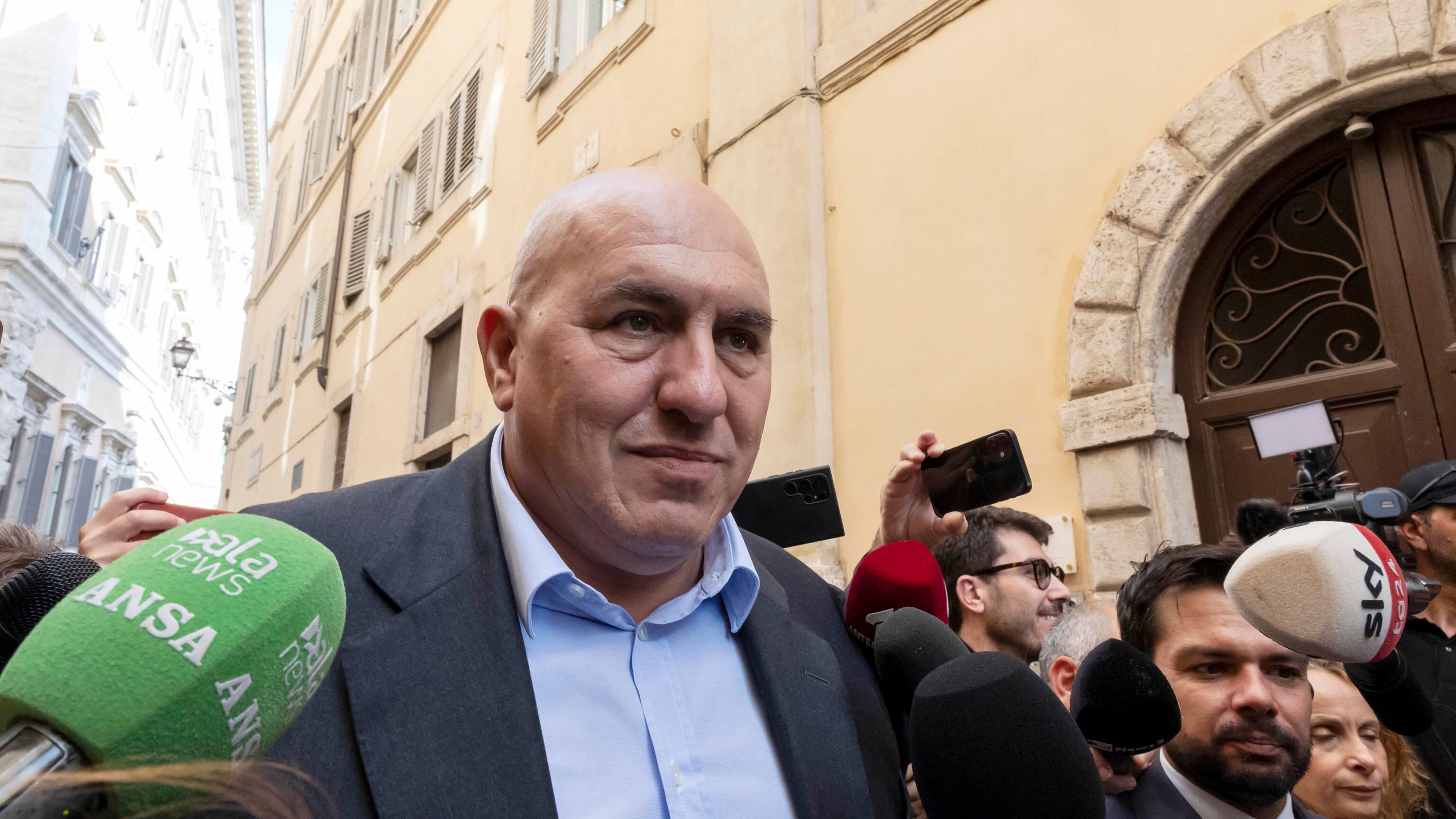 "Pescivendola". "Confine superato". La rabbia di Crosetto sulla giornalista